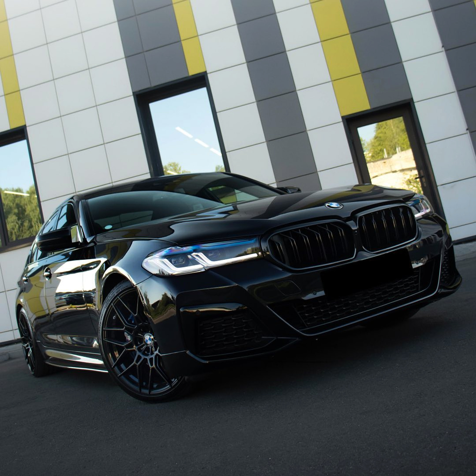 BMW 5 Series G30 — Чёрный пакет · диски